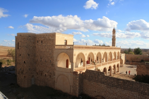 Mor-abrohom-monastery-garden-2